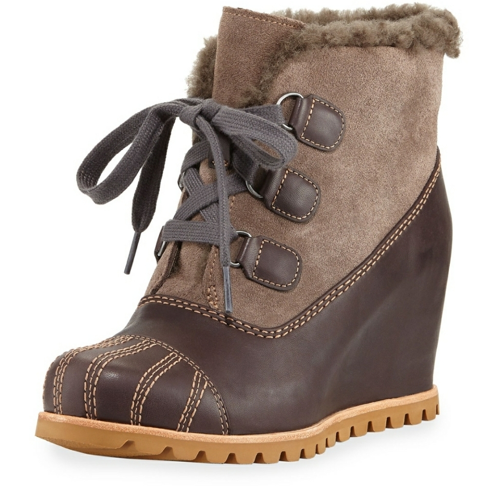 UGG Alasdair waterproof lace up leather boot. Like new‼️6.5